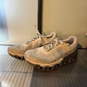 On Running Men's 10 Cloudmonsters - NEW (WORN ONCE)